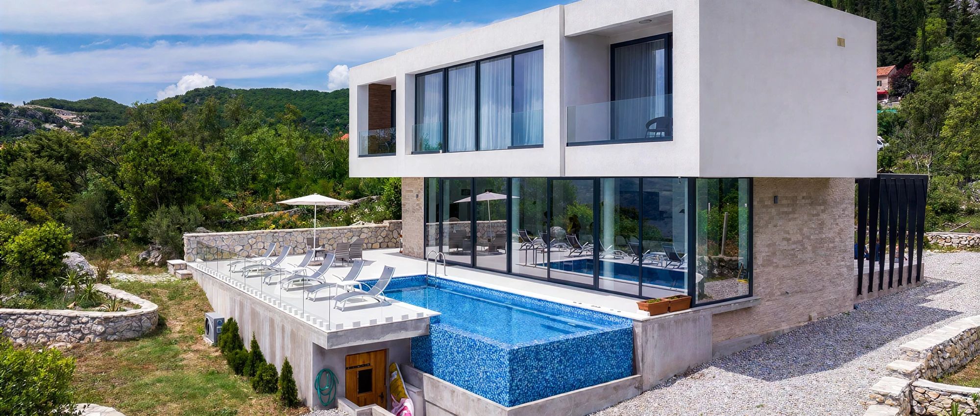 VKV99645